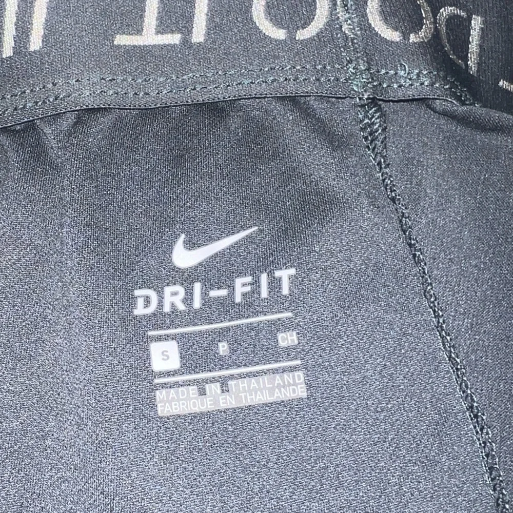 Nike- Dri fit dark grey shorts - Picture 4 of 5